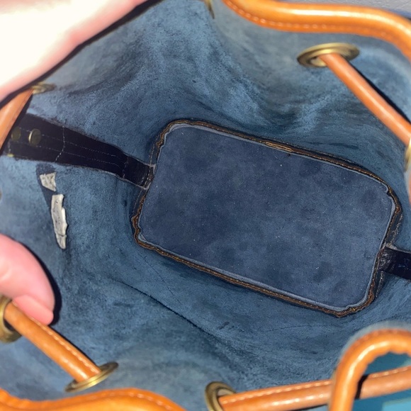 VINTAGE Dooney and Bourke Drawstring Bucket Bag ❀ - Picture 4 of 5